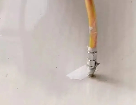 长乐瓷砖空鼓维修公司专业解答在瓷砖铺贴过程中，如果使用的砂料过粗（如全部使用了粗砂），可能会导致以下问题
